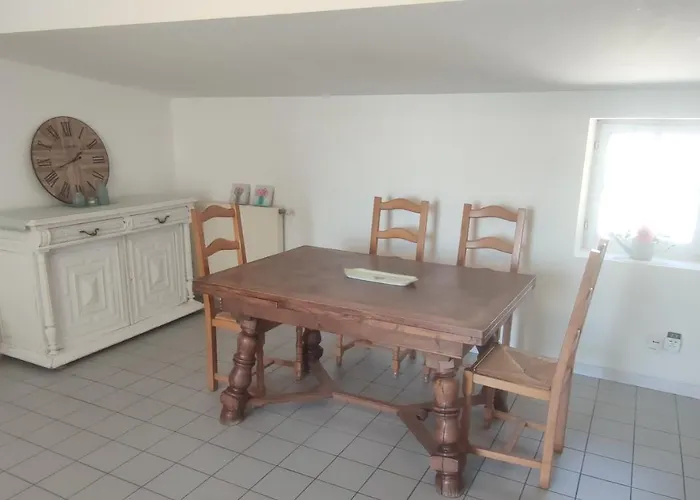 T3 Avec Sa Terrasse Au Coeur Du Village Medieval