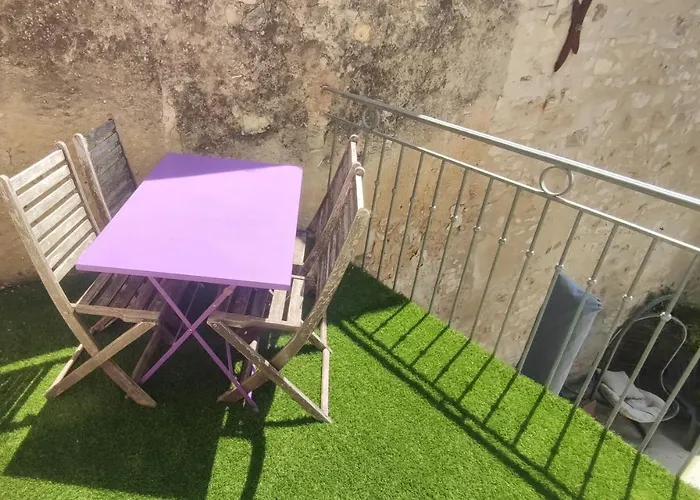 T3 Avec Sa Terrasse Au Coeur Du Village Medieval