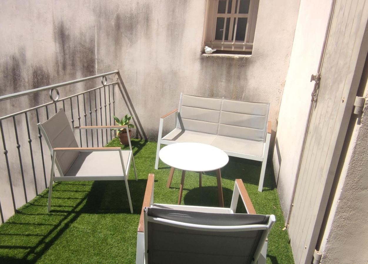T3 Avec Sa Terrasse Au Coeur Du Village Medieval